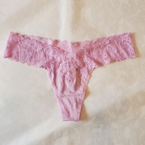 π₯ππNWT Victoria's secret thong panties Purple Lace Medium